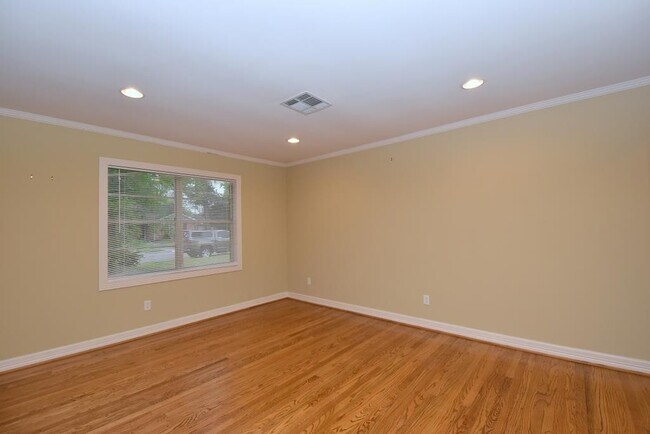 Building Photo - 10402 Chatterton Dr