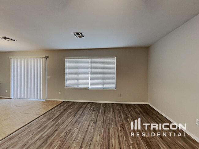 Building Photo - 43714 Cale Dr