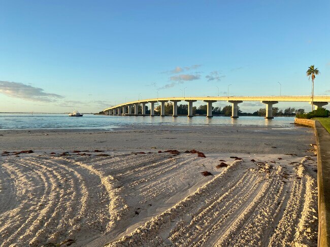 Building Photo - 865 S Gulfview Blvd