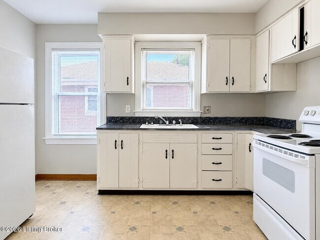 Building Photo - 208 Breckenridge Ln