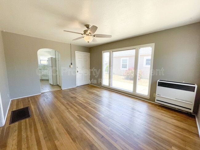 Building Photo - 105 W Curtis St