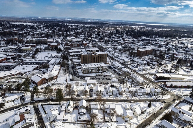 Building Photo - 99 W Circular St
