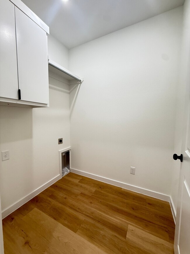 Building Photo - 2102 Norwich Ave