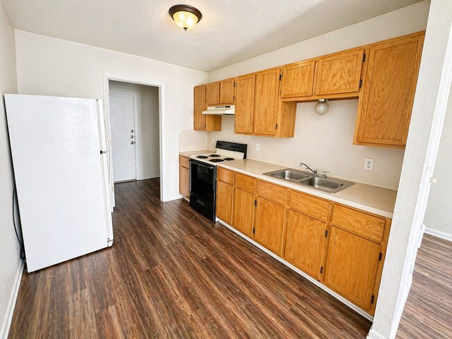 Building Photo - 204 W Avenue F