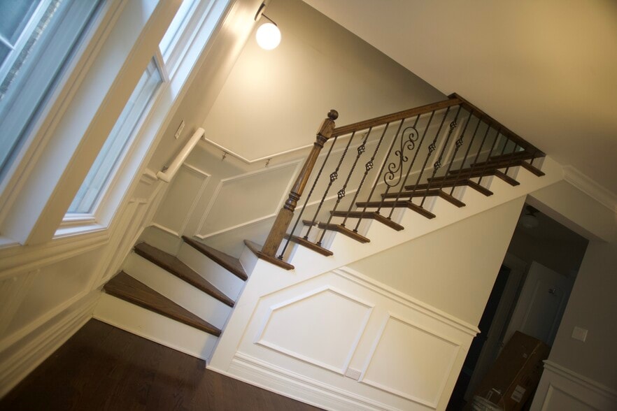 Building Photo - 3018 N Kostner Ave