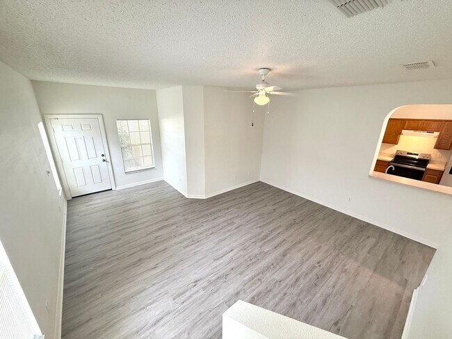 Building Photo - Nice 4/2 Two-Story Home in Seminole County...