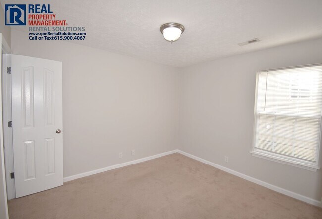 Building Photo - Adorable 3 bd house in the heart of Murfreesboro! Attached Garage!
