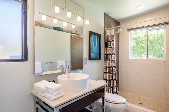 Building Photo - Luxury Mid Century Oasis in Palm Springs