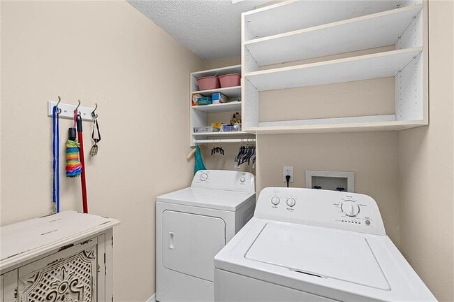Building Photo - Single Family Home For Rent