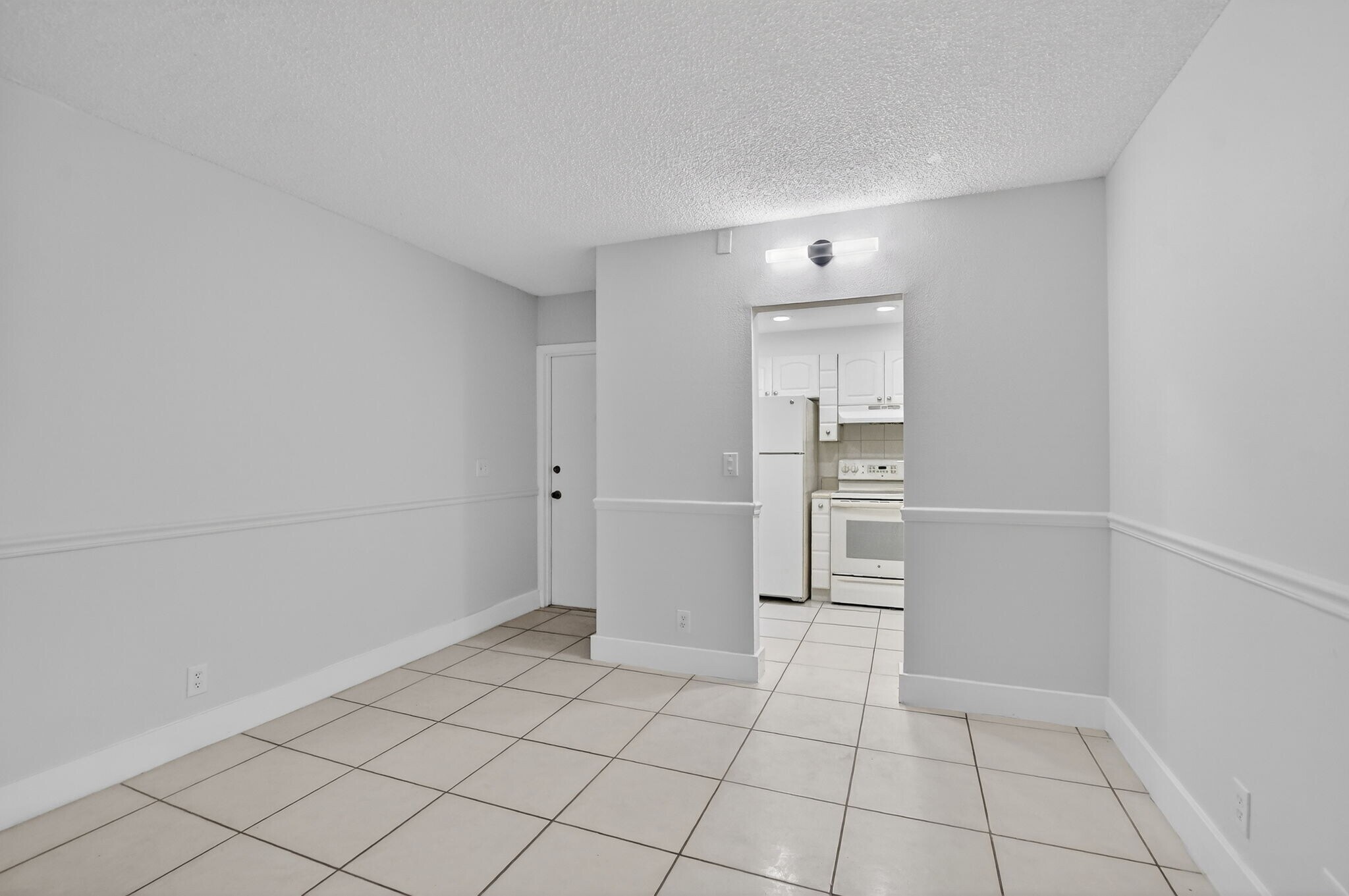 Living Room 644 NW 13th #11 - 644 NW 13th St