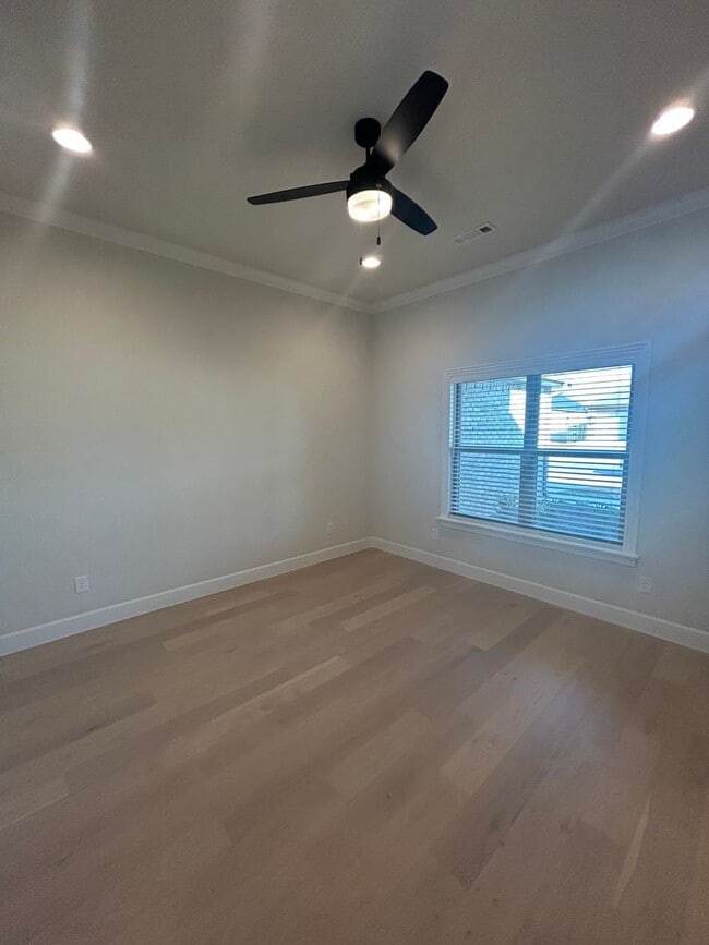 Building Photo - Beautiful Modern Home in Pea Ridge!