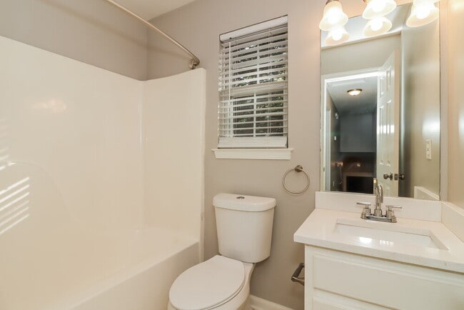 Building Photo - 236 Amy Blvd