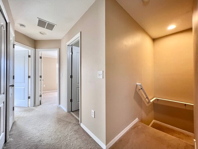 Building Photo - PRICE REDUCED!  Gorgeous 3-bedroom, 2 1/2-...