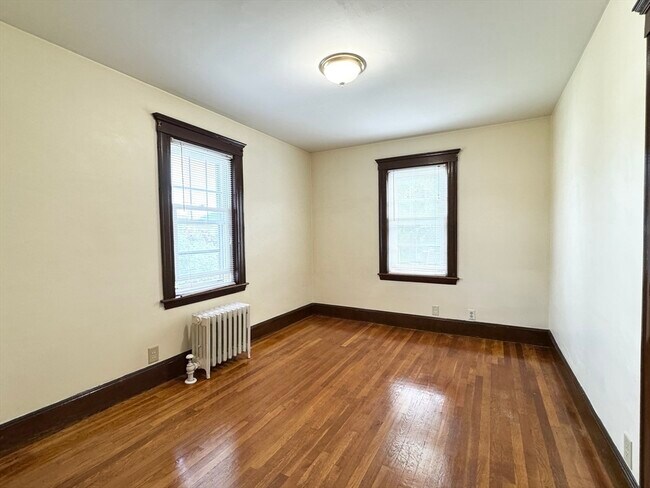 Building Photo - 14 Grossman St