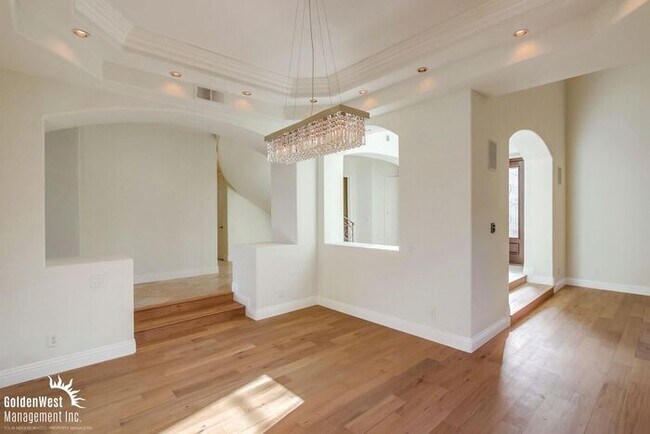 Building Photo - Bright & Spacious 4Bdm 3Ba Home in San Diego!