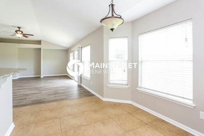 Building Photo - 4 Bedroom Pet-Friendly Home in YULEE, FL with Main Street Renewal
