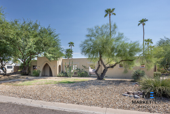 Building Photo - 4Bed/2.5Bath Home at 56th/Cactus! $399 MOV...