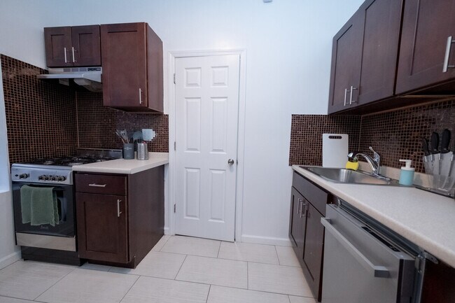 Building Photo - 5 W 101st St