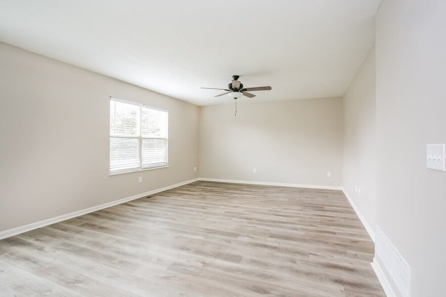 Building Photo - 353 Flat River St