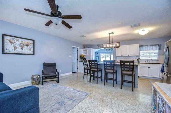 Building Photo - 5635 24th Ave N