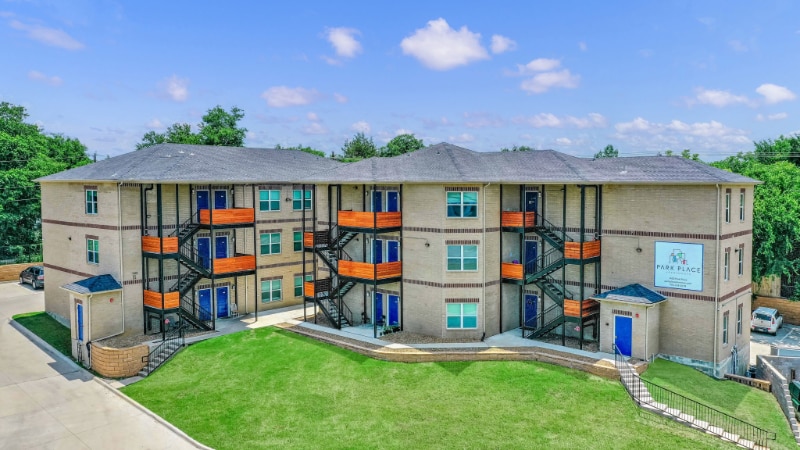 Building Photo - 1420 Park Pl