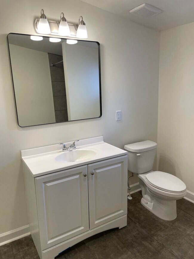 Building Photo - Newly Renovated 2-3 Bed, 1 bath home located in Randleman!!