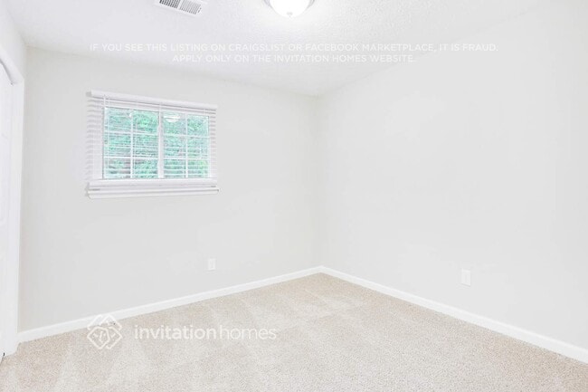 Building Photo - 3260 Redona Dr