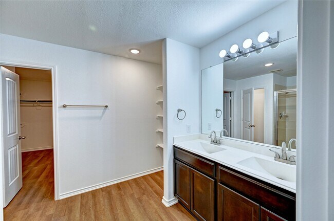 Building Photo - 9230 Mission Arbor Ln