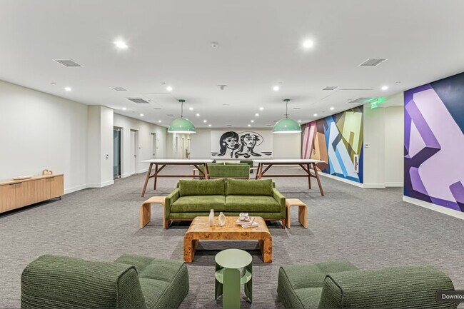 Building Photo - 701 S Hudson Ave