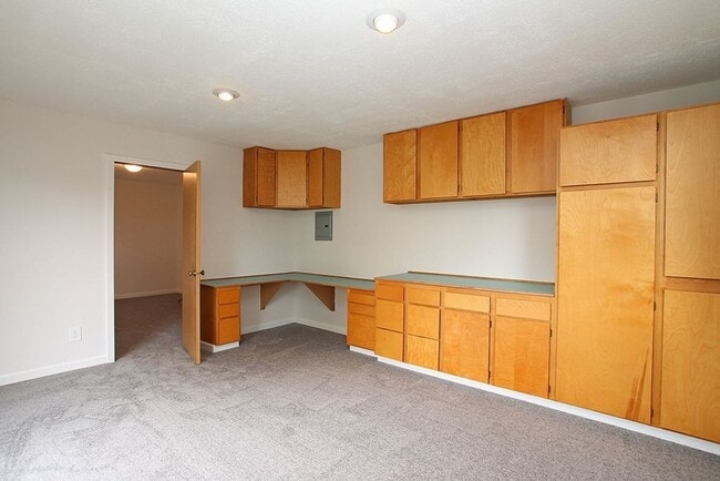 Building Photo - 4 Bedroom 2.5 Baths+ Bonus Home Office/ Woodinville $3850 per Month