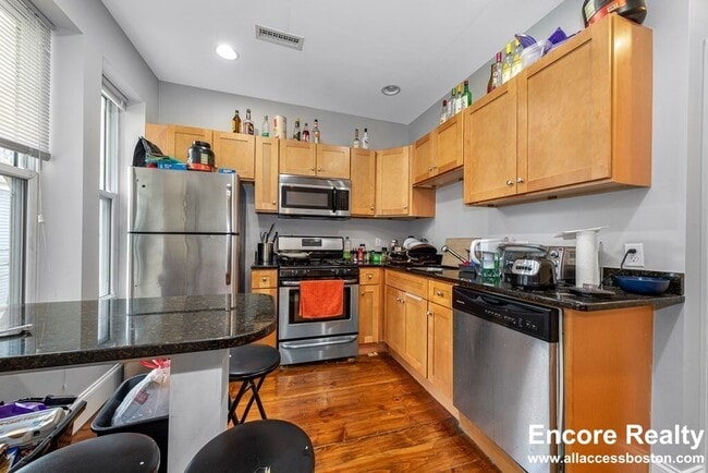 Building Photo - 16 Sewall St