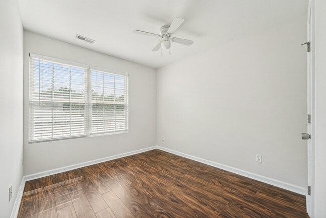 Building Photo - 7811 River Field Dr