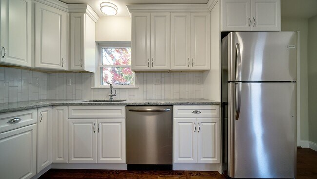 Building Photo - 185 Willow St