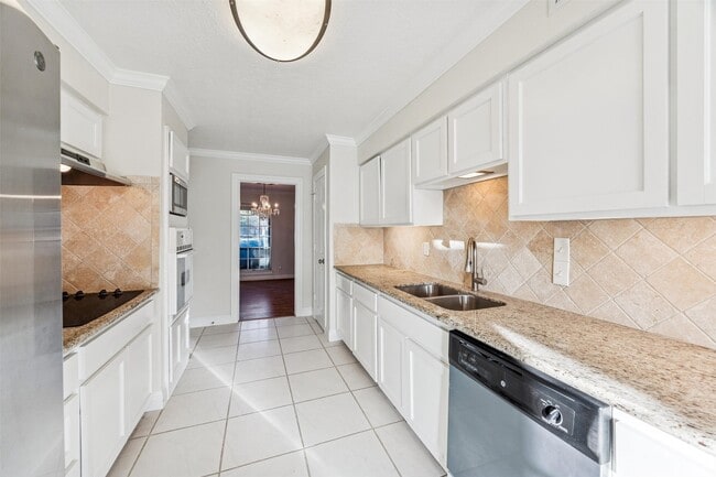 Building Photo - 5959 Beaudry Dr