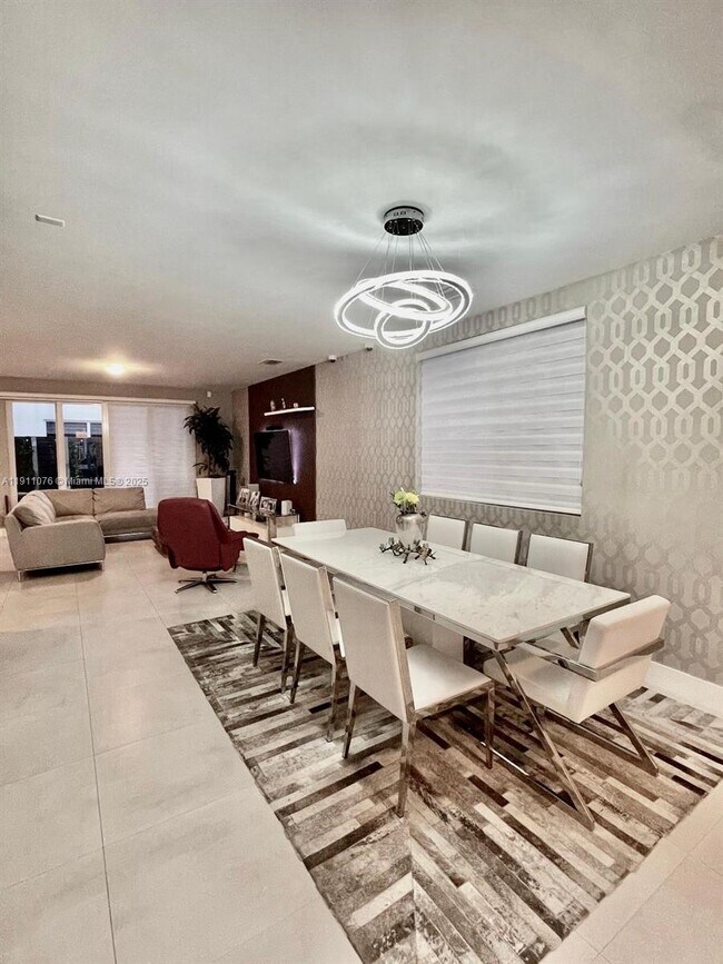 Building Photo - 6846 NW 103rd Ave