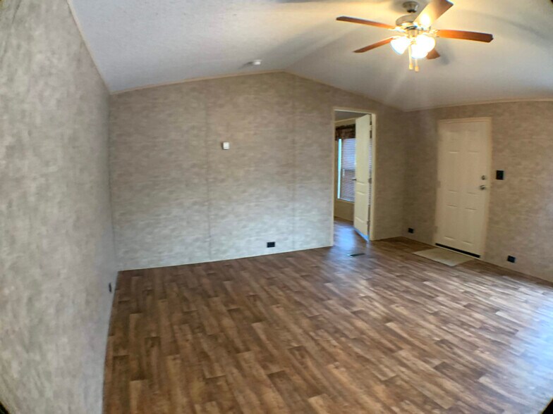 Building Photo - 3637 SE 6th St