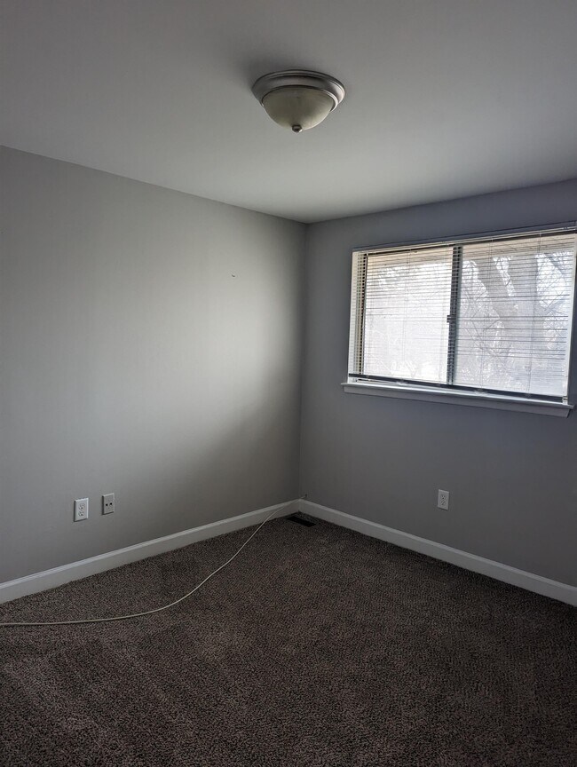 Building Photo - 38450 Meadowdale St