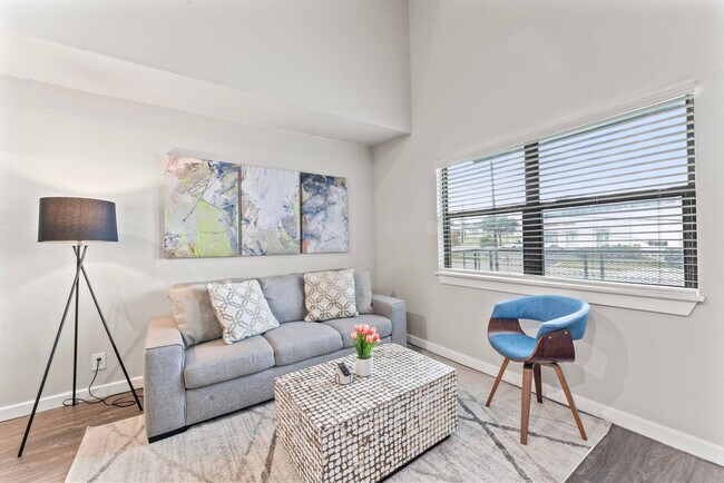 Building Photo - 2101 Elmont Dr