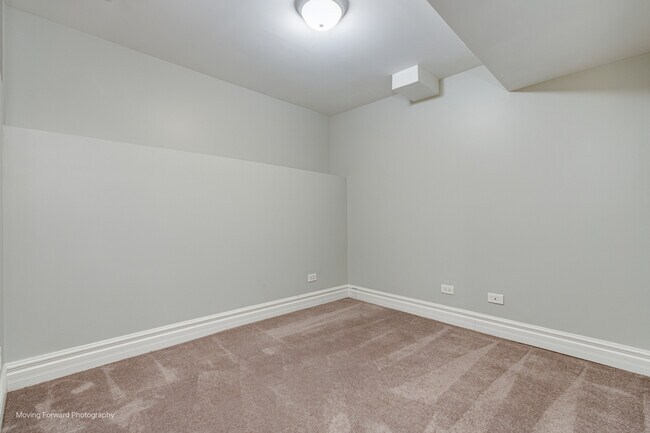 Building Photo - 4852 S Prairie Ave