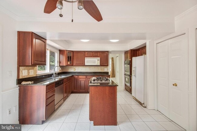 Building Photo - 13920 Wagon Way