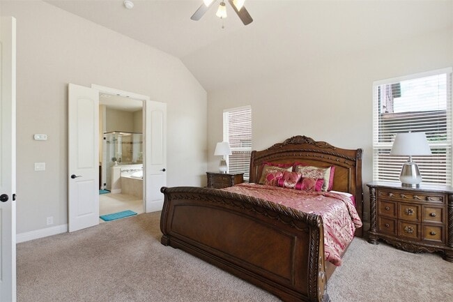 Building Photo - 2304 Lynbridge Dr