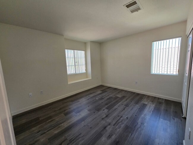 Building Photo - A Fabulous 3 Bedroom Home in Seven Hills
