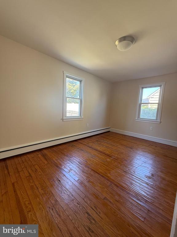 Building Photo - 272 Elm Ave