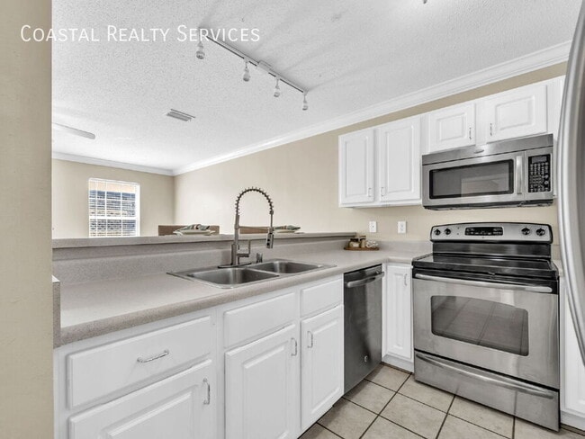 Building Photo - 983 Scenic Oak Ln