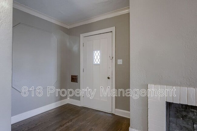 Building Photo - 2819 E 63rd St