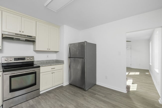 Building Photo - Spacious 4-Bedroom Home with Modern Upgrades Throughout