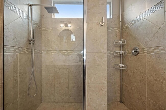 Building Photo - 1117 Nevarez