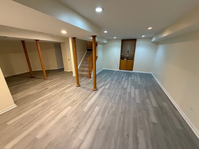 Building Photo - 2819 White Thorn Cir