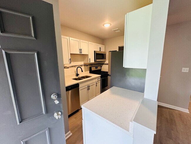 Building Photo - Experience Luxury Living at Bellagio Living II: Modern Apartments in Lawrence, Indiana