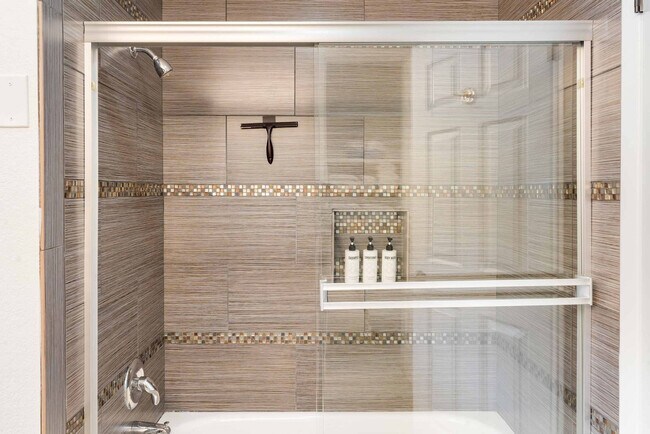 Building Photo - 6235 E Thunderbird Rd